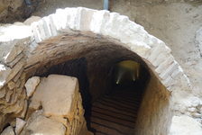 Bildergalerie Synagoge Weisenau/Mikwen Zugang zu den Mikwen Es wurden im Vorhof der Synagoge zwei Mikwen (rituelle Tauchbäder) gefunden, die aus unterschiedlichen Zeitepochen stammen.