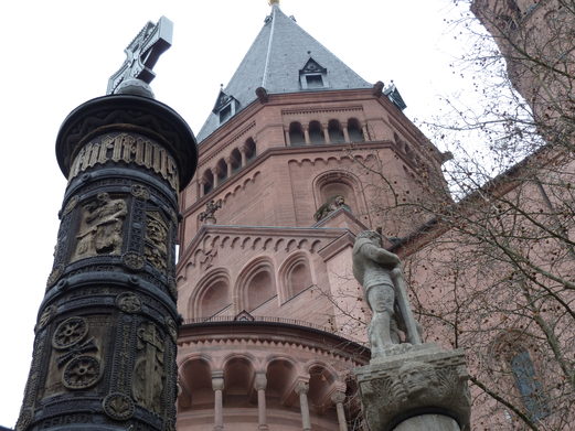 Nagelsäule auf dem Liebfrauenplatz