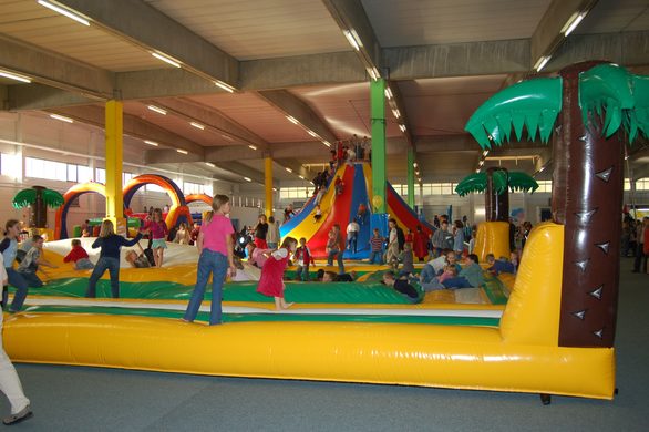 Indoospielplatz mit Hüpfburg