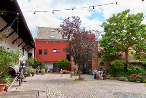 Innenhof und Weingut © Robert Dieth